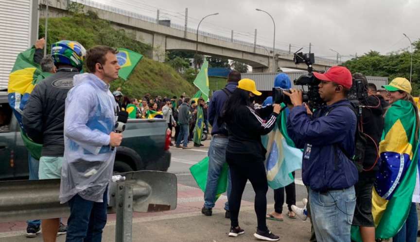 Bolsonaro se pronuncia sobre obstrução das ruas