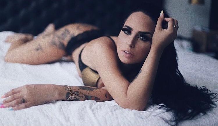 Perlla é desmascarada por internautas após mentir sobre notificação de condomínio