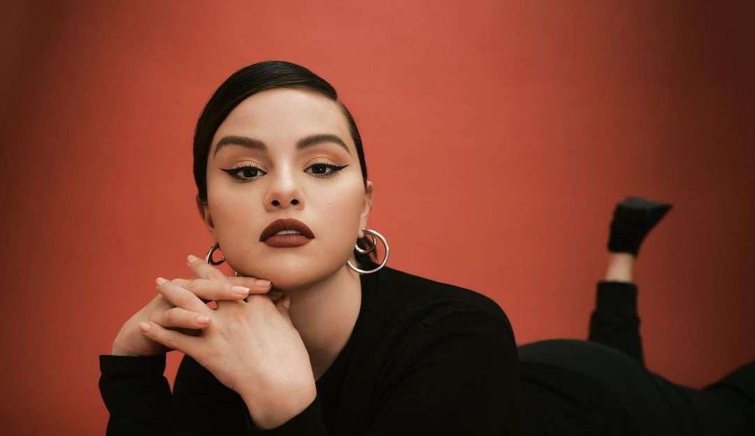 Selena Gomez revela que fez “festa de casamento” em aniversário