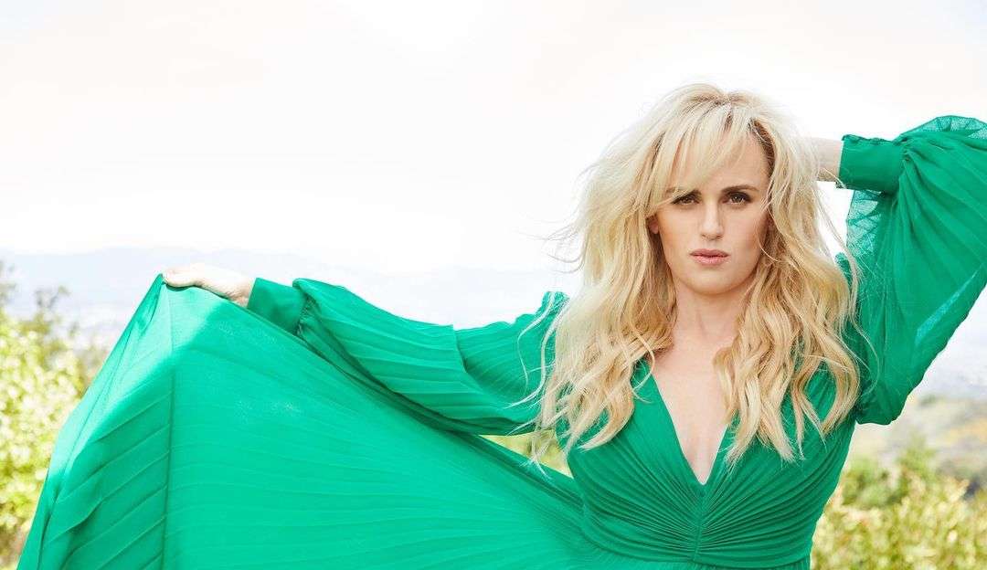 Rebel Wilson anuncia nascimento de sua primeira filha via barriga de aluguel
