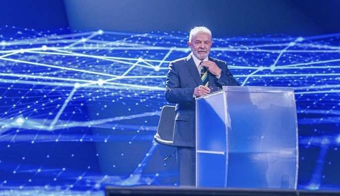 Luiz Inácio Lula da Silva chega a Brasília para acompanhar transição de governo