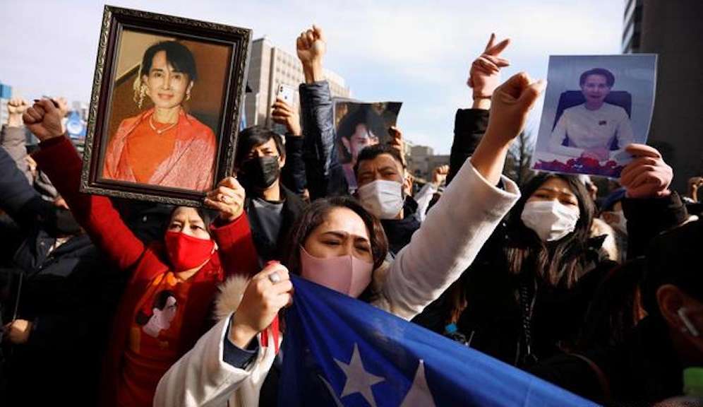 Mianmar liberta sob anistia mais de 6.000 presos políticos