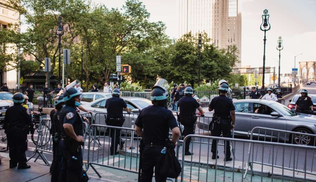 Atirador que matou seis pessoas dentro de supermercado na Virgínia era funcionário do próprio Walmart
