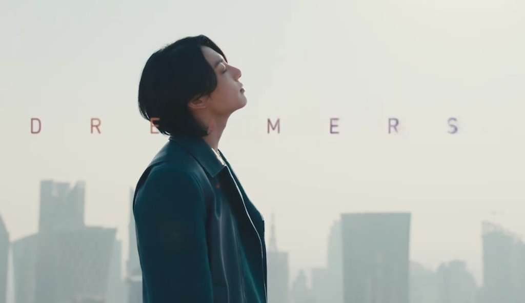 Clipe de Dreamers, de Jungkook, conta com baleias voadoras e participação catari