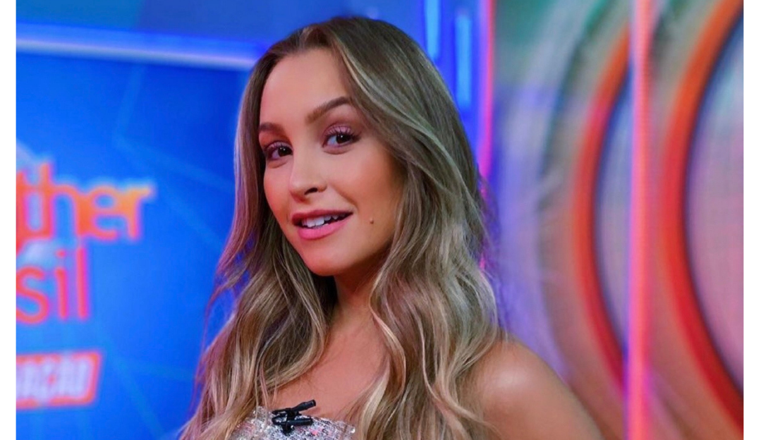 Carla Diaz recebe carinho de fãs em aeroporto de São Paulo: ‘Dormi só uma hora’