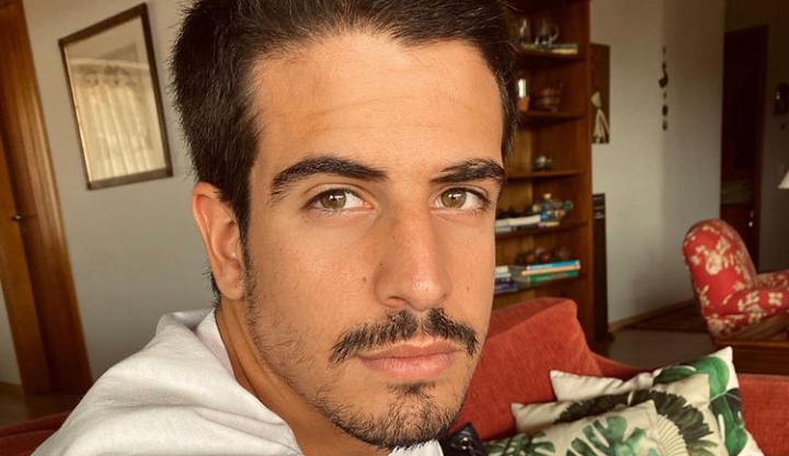 Ainda sem oficializar o namoro, Enzo Celulari enche Bruna Marquezine de elogios: “/Coisa linda”/