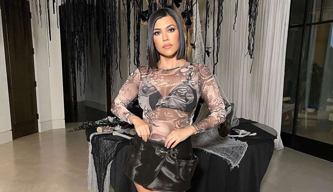 Kourtney Kardashian diz que gostaria de amamentar filho recém-nascido de Khloé