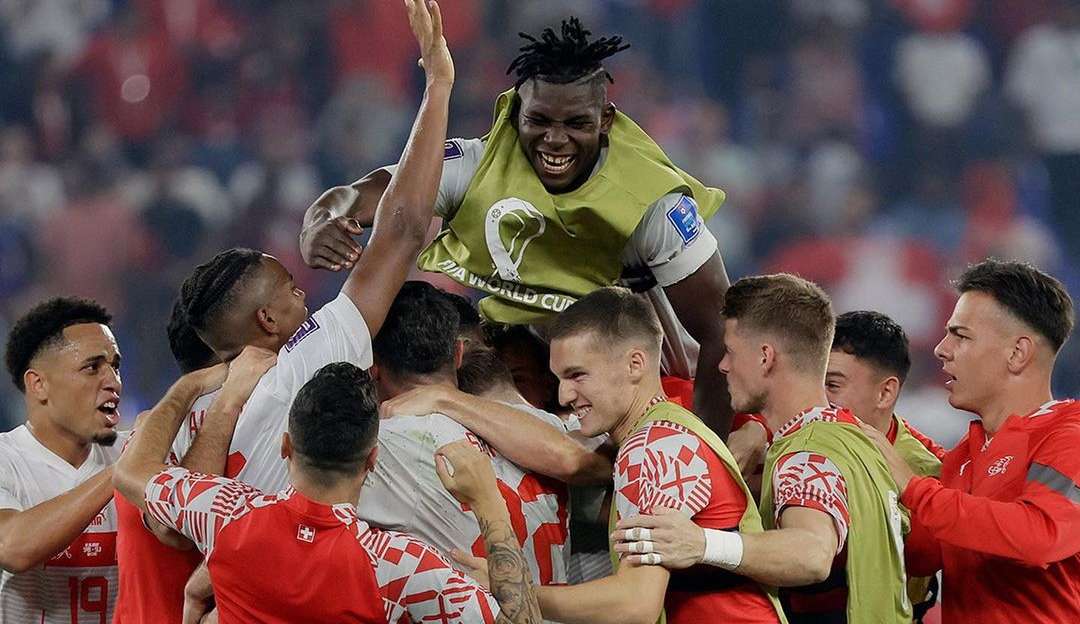 Suíça vence a Sérvia e se classifica para as oitavas da Copa do Mundo