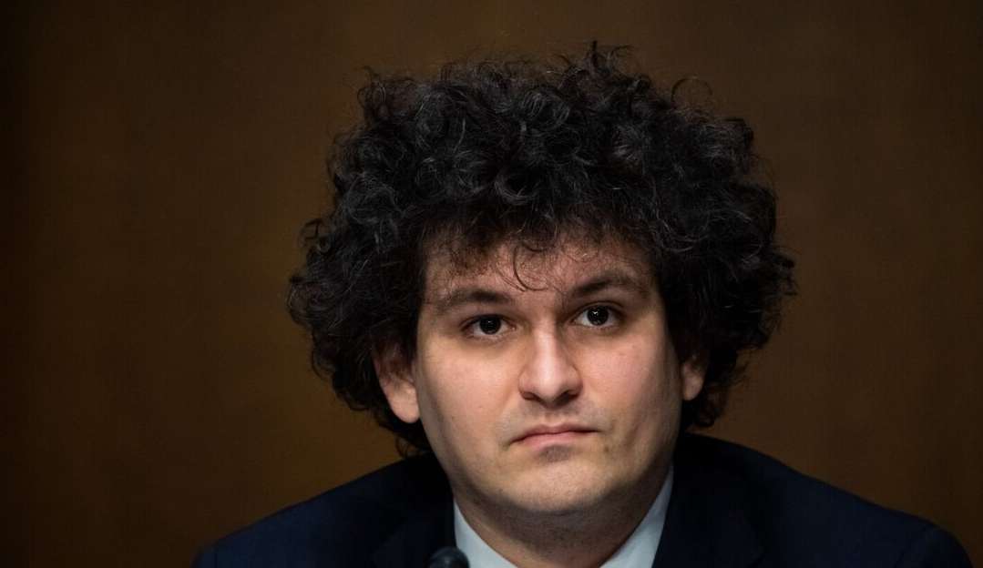 Fundador da FTX é preso nas Bahamas após ordem do governo dos EUA