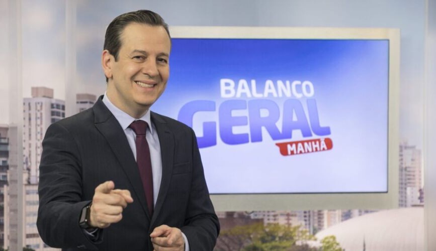 Celso Zucatelli faz fisioterapia respiratória para se recuperar de sequelas da Covid-19