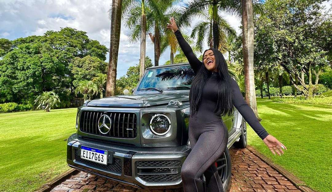 Camila Loures realiza sonho comprando carro de mais de R$ 1 milhão