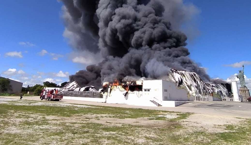 Loja da Havan em Vitória da Conquista é tomada por chamas