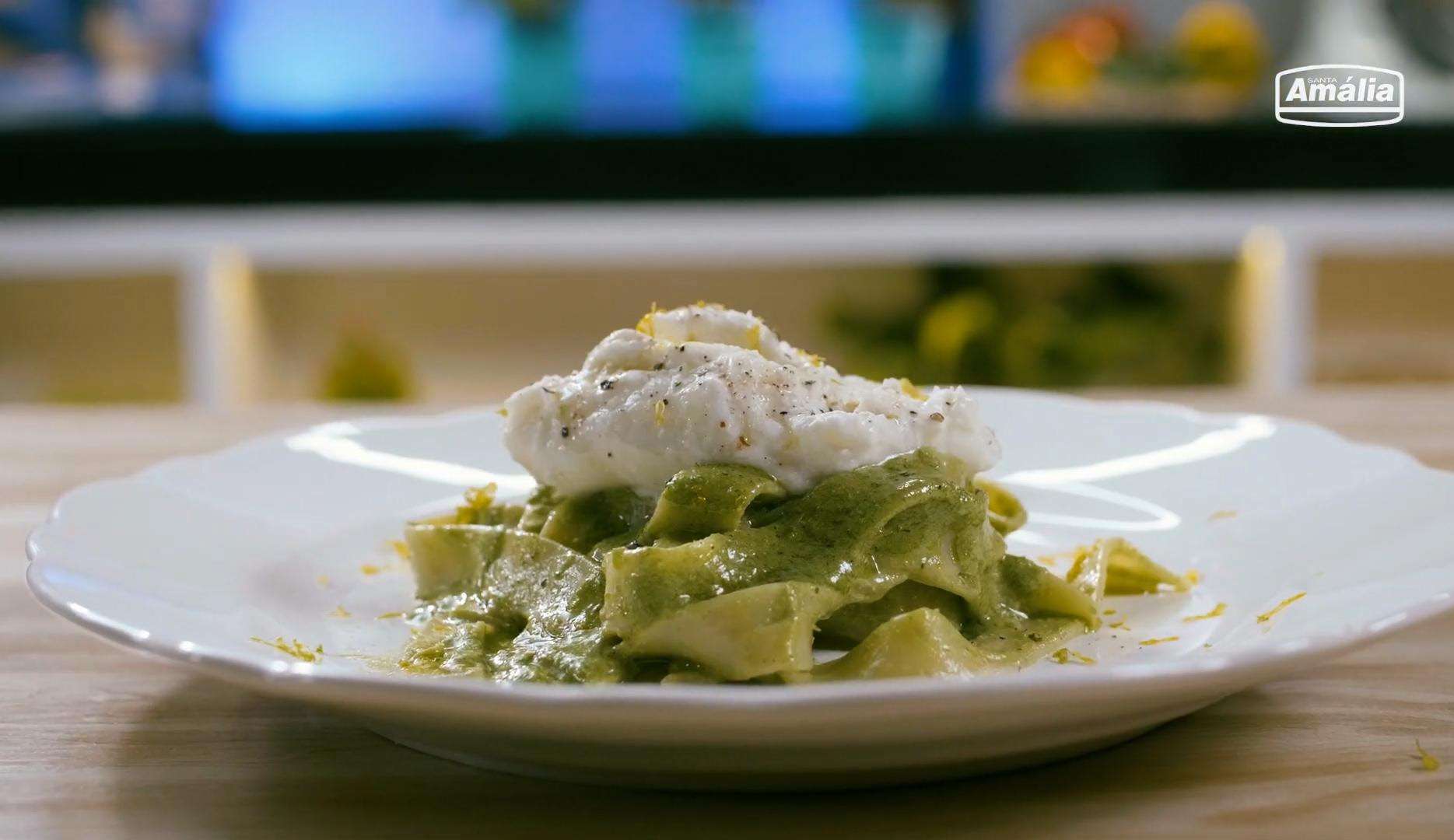 Saiba como preparar Spaghetti ao Pesto com Burrata e Sweet Grape