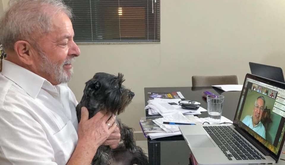 Vira-lata Resistência será o primeiro animal de estimação a subir a rampa do Palácio do Planalto