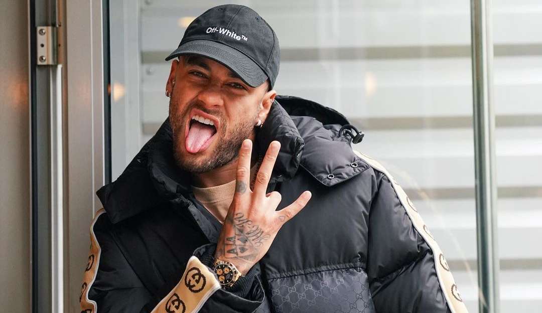Torcida do PSG desconfia que Neymar passará Réveillon no Brasil