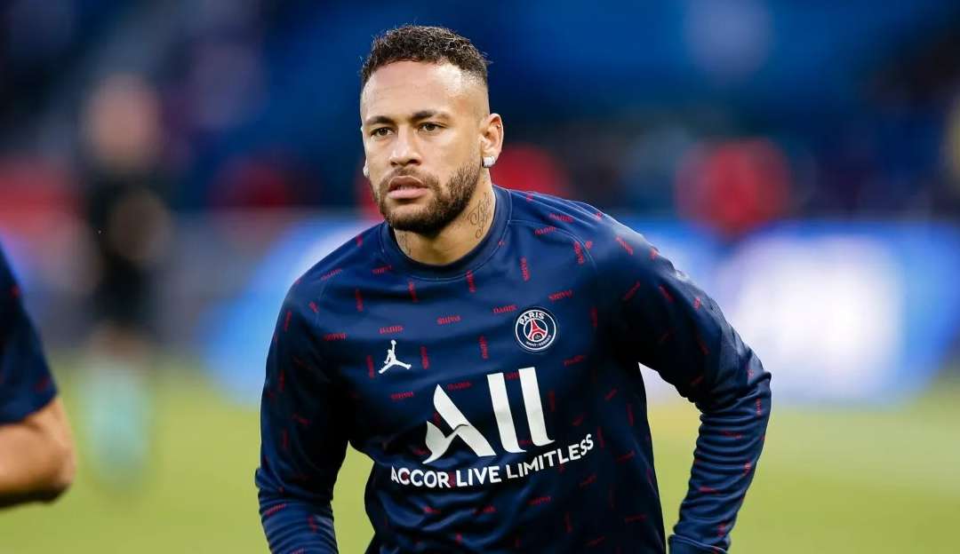 Neymar é flagrado cantando em festa durante velório de Pelé