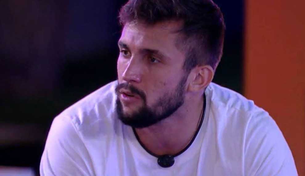 BBB21: Arthur fala que se ganhar a liderança irá indicar Fiuk e Juliette para o Paredão