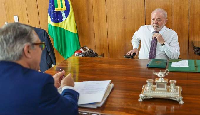 Lula tem primeiro dia de agenda no Palácio do Planalto
