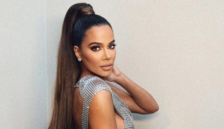 Khloé Kardashian mostra corpo sem edição após receber críticas sobre uso de Photoshop
