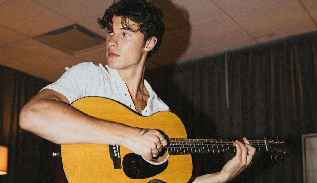 Shawn Mendes fará no show no Brasil, diz jornalista José Flesch