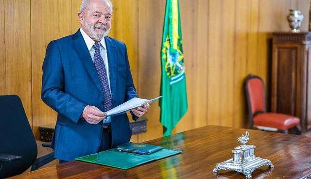 Governo de Lula propõe auxílio para crianças e adolescentes órfãos da pandemia
