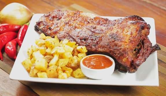 Aposte na costelinha suína picante como uma opção para o almoço