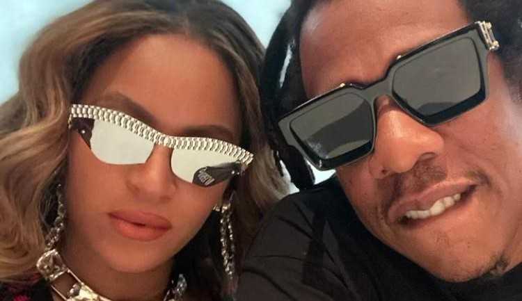 Beyónce e Jay-Z ostentam itens de luxo em selfie