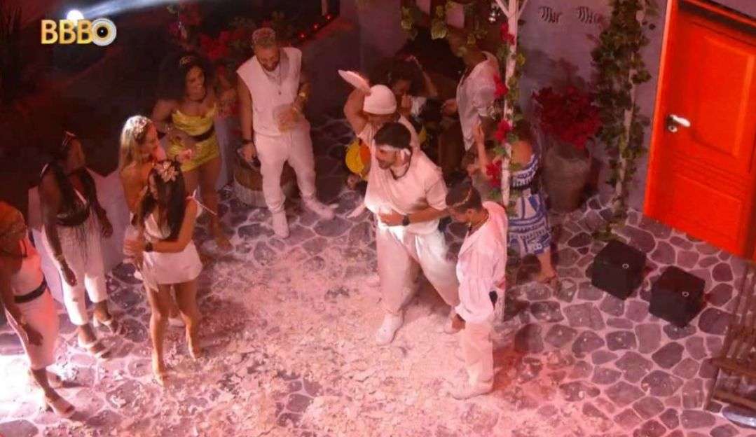 Brothers desabafam quebrando pratos durante a festa da Líder Bruna Griphao
