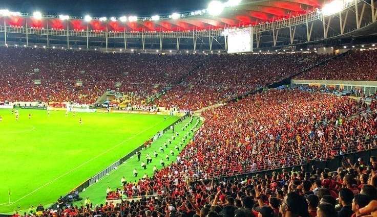 Torcedores do Flamengo fazem protesto no Ninho do Urubu