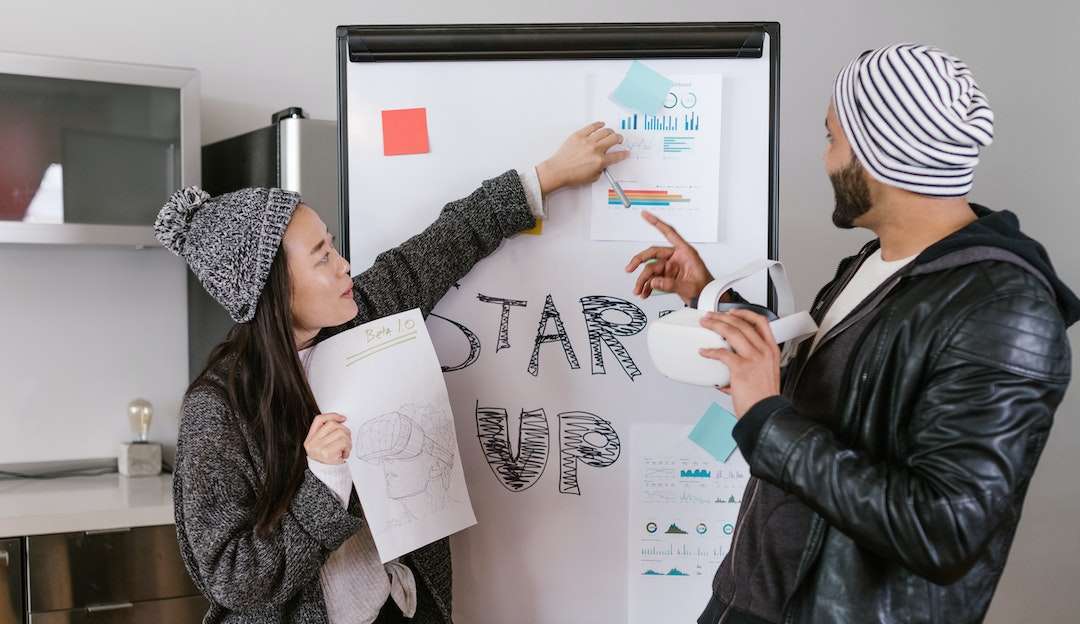 Oitenta porcento das médias e grandes empresas querem investir em Startups