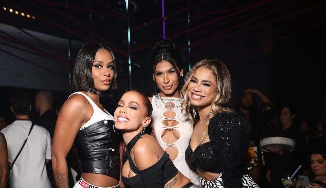 Lexa vai sozinha a festa de Anitta e suspeita de divórcio aumenta