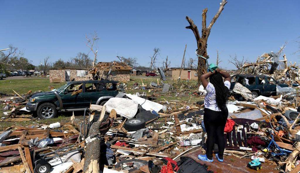 Tornados fazem estragos e deixam mortos nos Estados Unidos