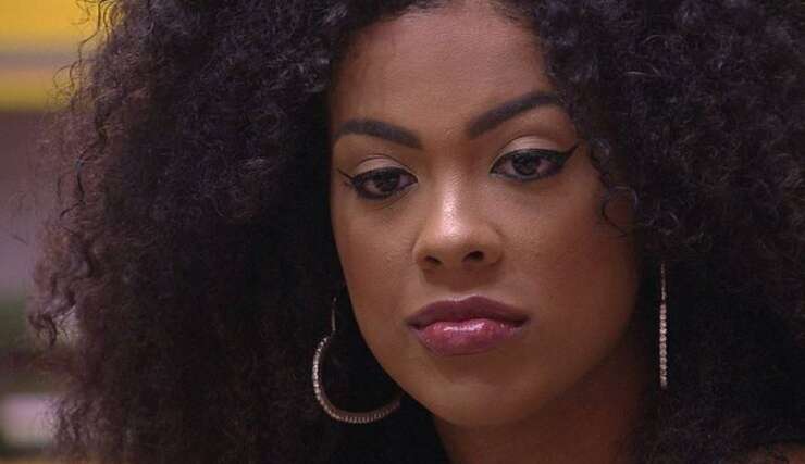 Marvvila aponta incoerências no jogo de Amanda e troca farpas com a médica