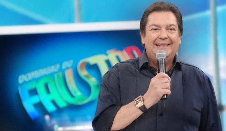 Faustão assina contrato com a Band