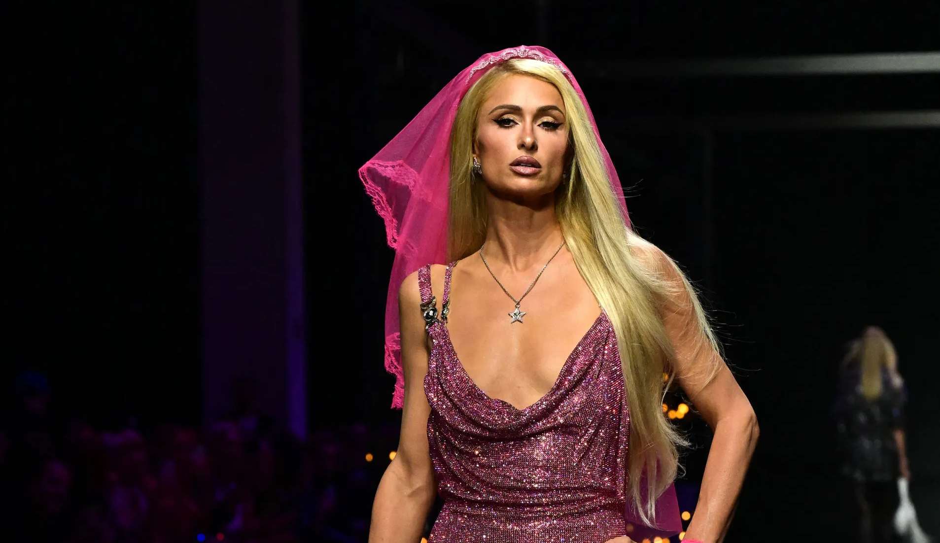 Meme brasileiro é compartilhado por Paris Hilton no TikTok