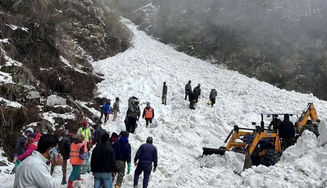 Grande avalanche mata ao menos sete pessoas no Himalaia