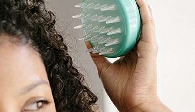 Saiba quais os benefícios de massagear o couro cabeludo