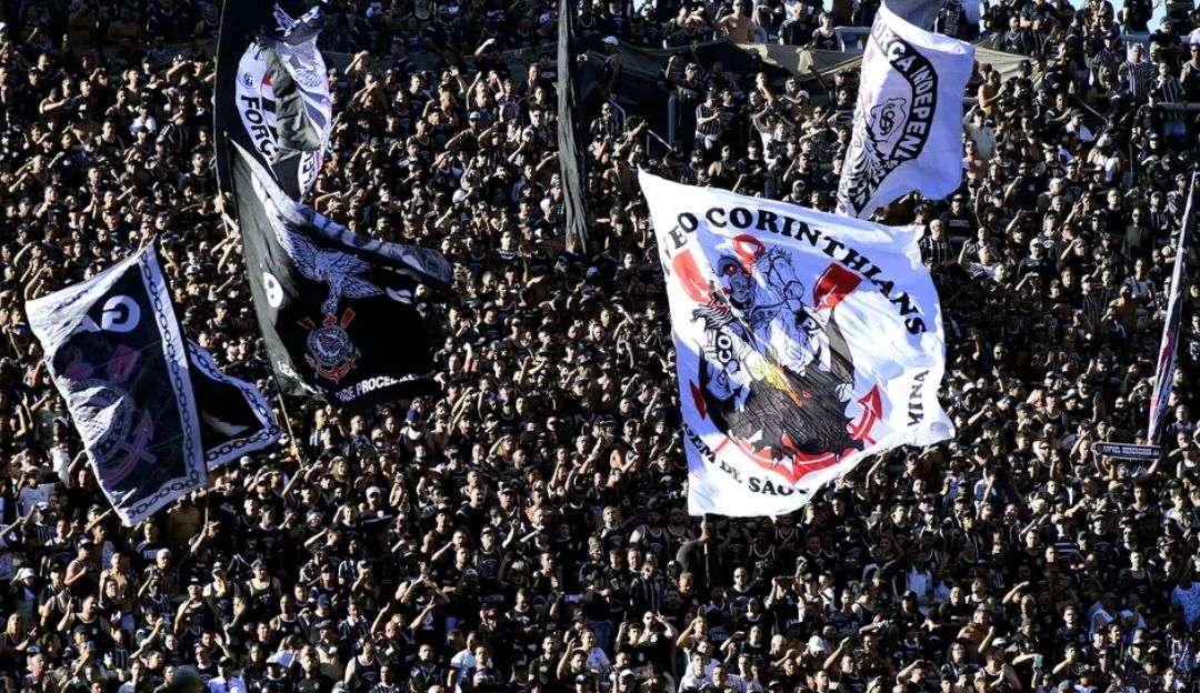 Brasileirão 2023 começa com os estádios cheios