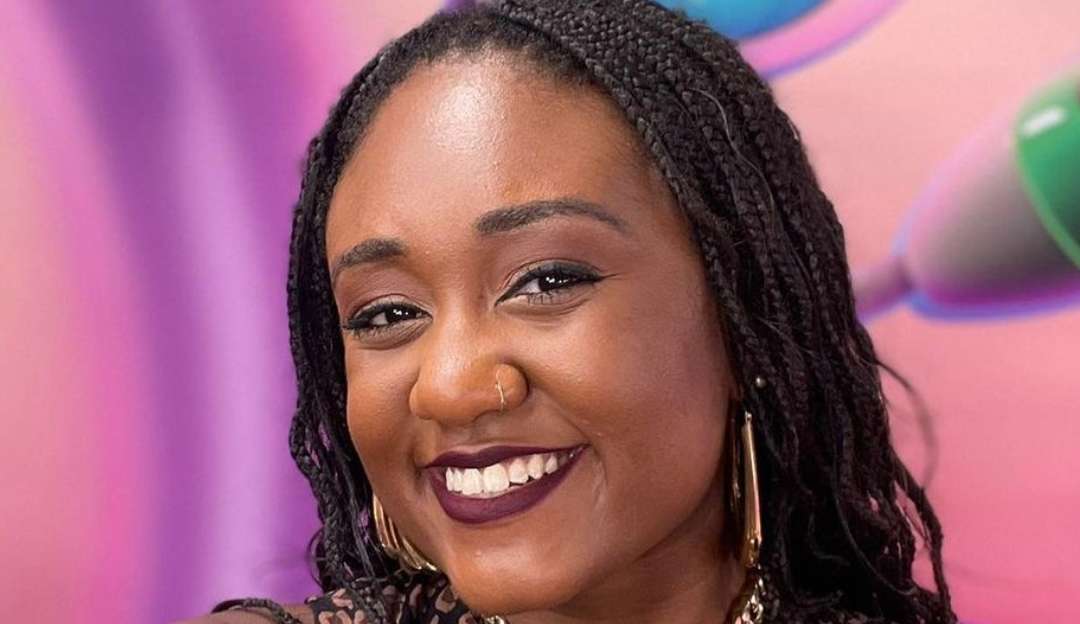 Sarah Aline se emociona ao receber recado de Karin Hills, ex-Rouge