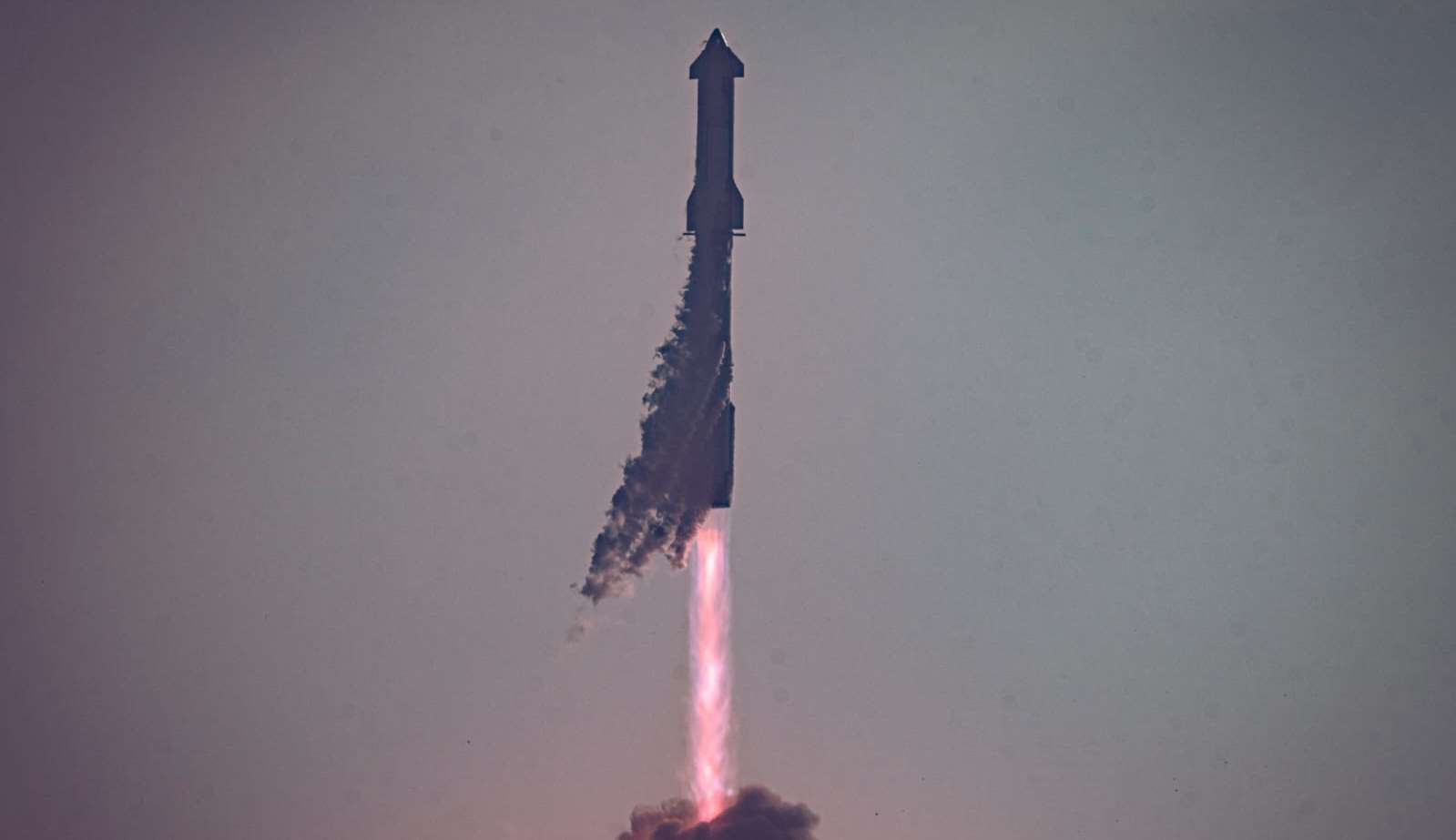 Starship é lançada, mas cai logo após decolar