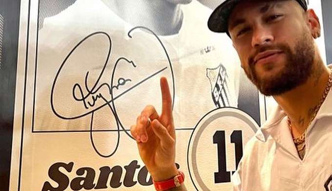 Neymar foi até a Vila Belmiro assistir partida do Santos na Sul-americana