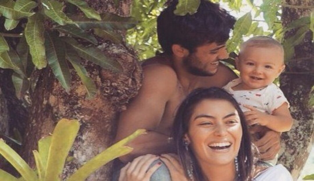 Felipe Simas conta sobre vida com família durante quarentena