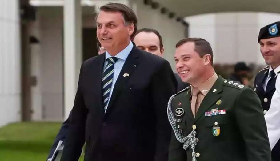 Dinheiro vivo é encontrado na casa de Mauro Cid, ex funcionário de Bolsonaro