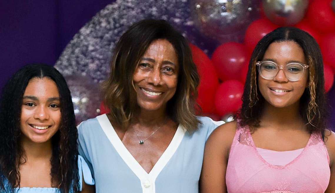 Filhas de Glória Maria se mudam para apartamento