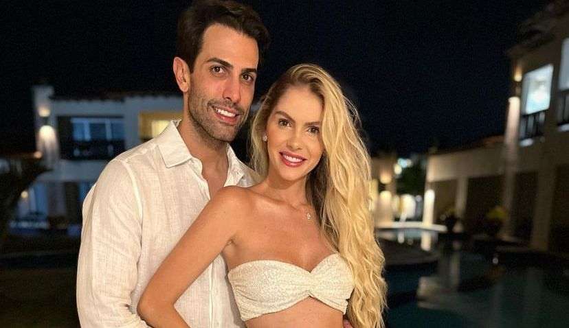 Barbara Evans anuncia gravidez de gêmeos