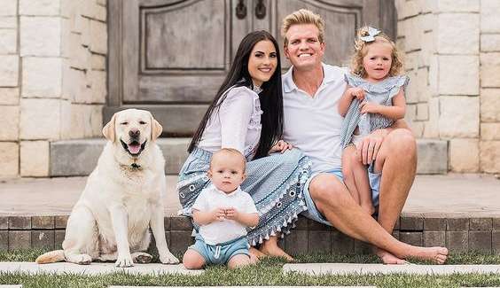 Aprenda a coordenar roupas como um casal de forma elegante