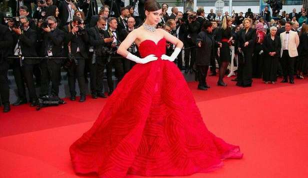 Os melhores looks em vermelho no festival de Cannes em 2023