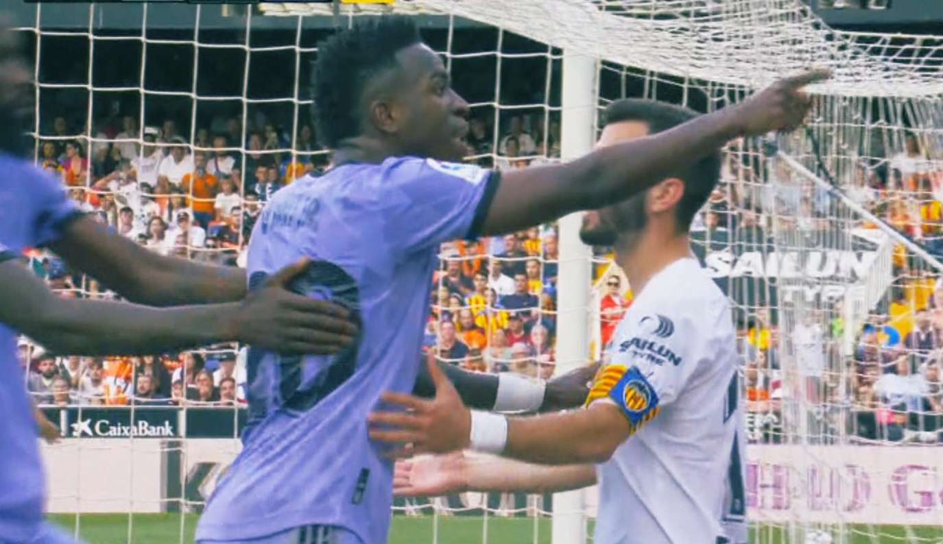 Clubes brasileiros e CBF demonstram apoio a Vinícius Júnior após caso de racismo