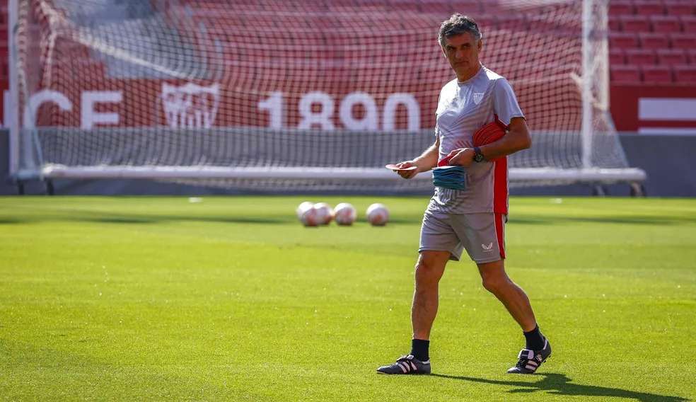 Treinador do Sevilla se incomoda com perguntas sobre racismo