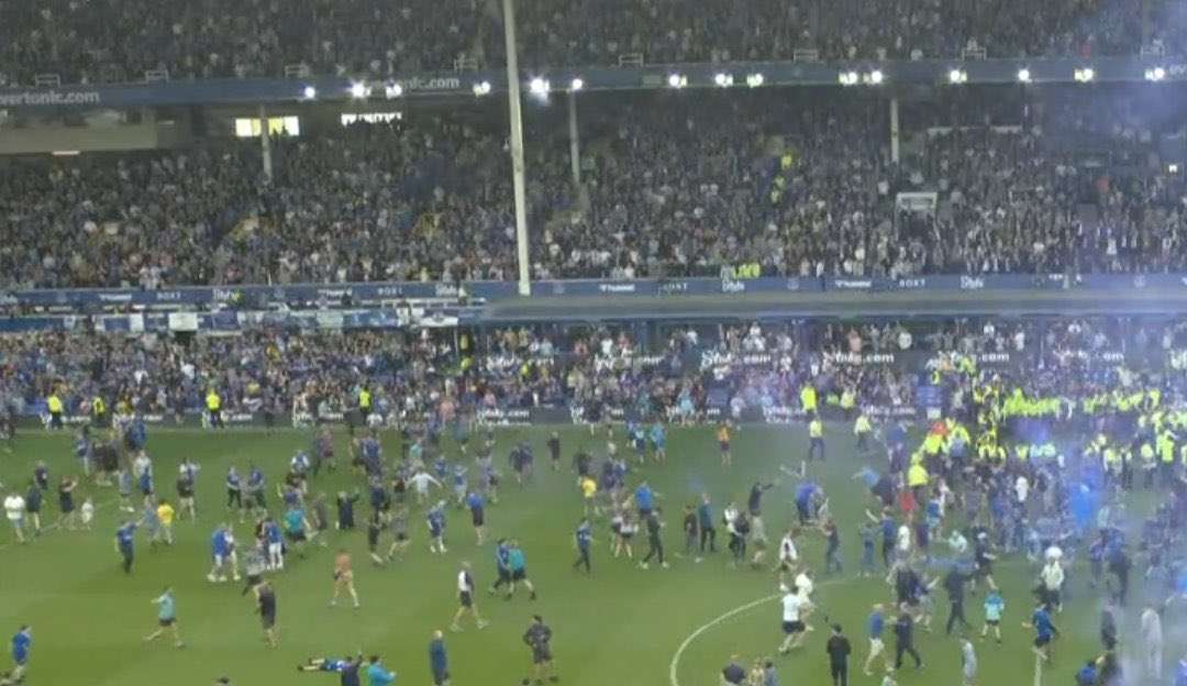 Ex-time de Richarlison, Everton vence e permanece na elite da Premier League mais uma vez